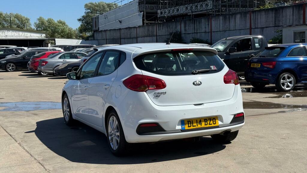 Kia Ceed Vr7 White #4