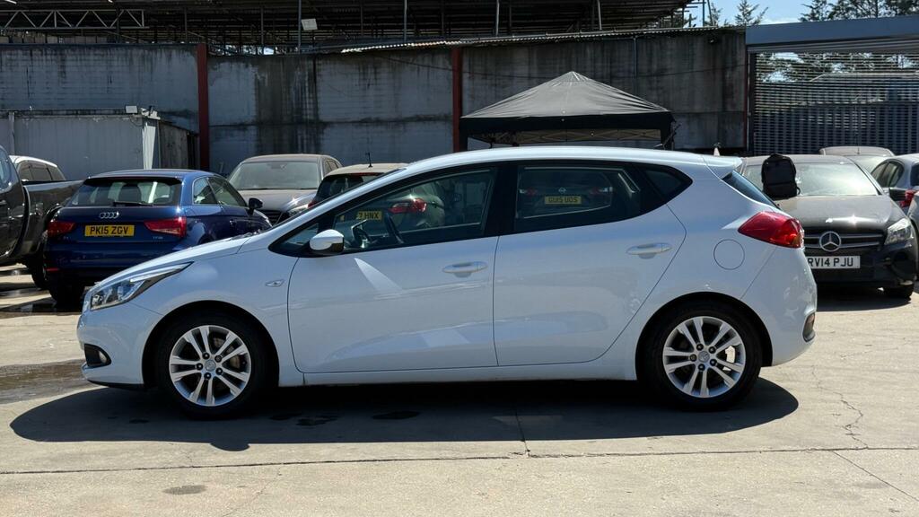 Kia Ceed Vr7 White #5