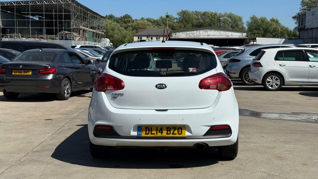Kia Ceed Vr7 White #6