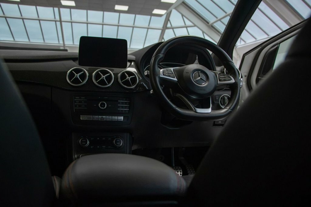 Mercedes-Benz B Class 2.1L Amg Line White #2