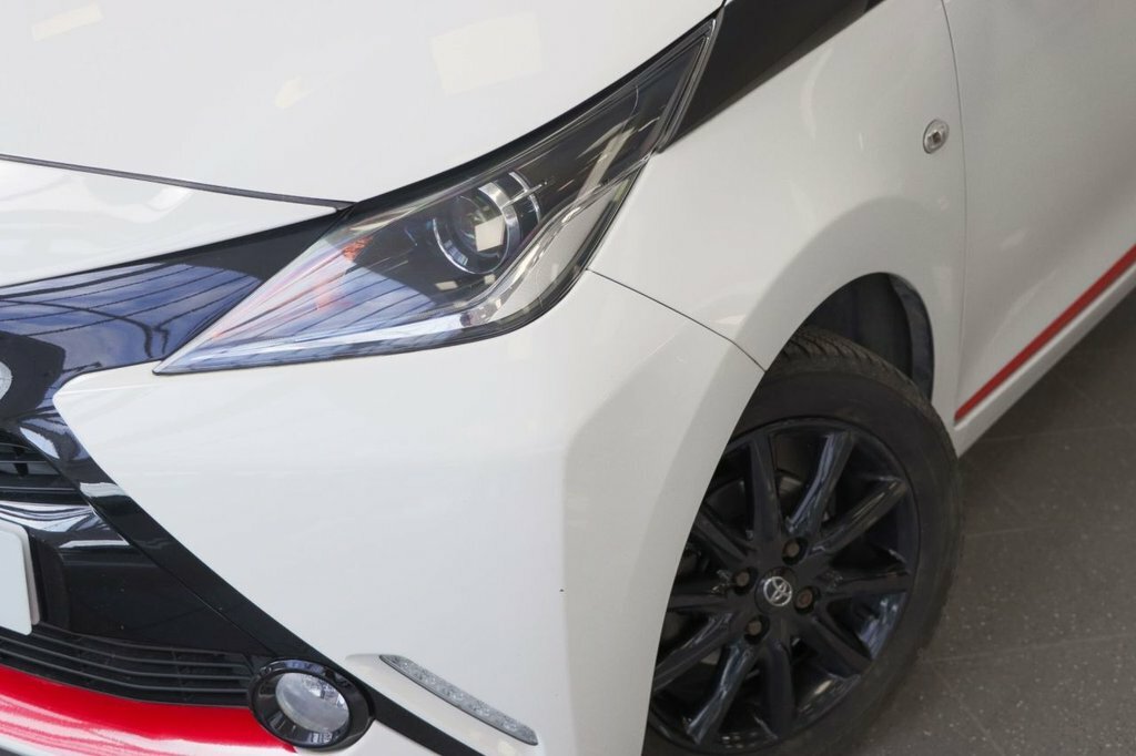 Toyota Aygo 1L X-press NU67MYP White #5