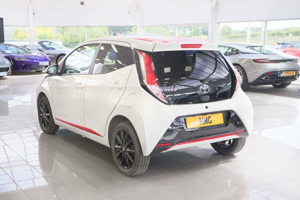Toyota Aygo 1L X-press NU67MYP White #4