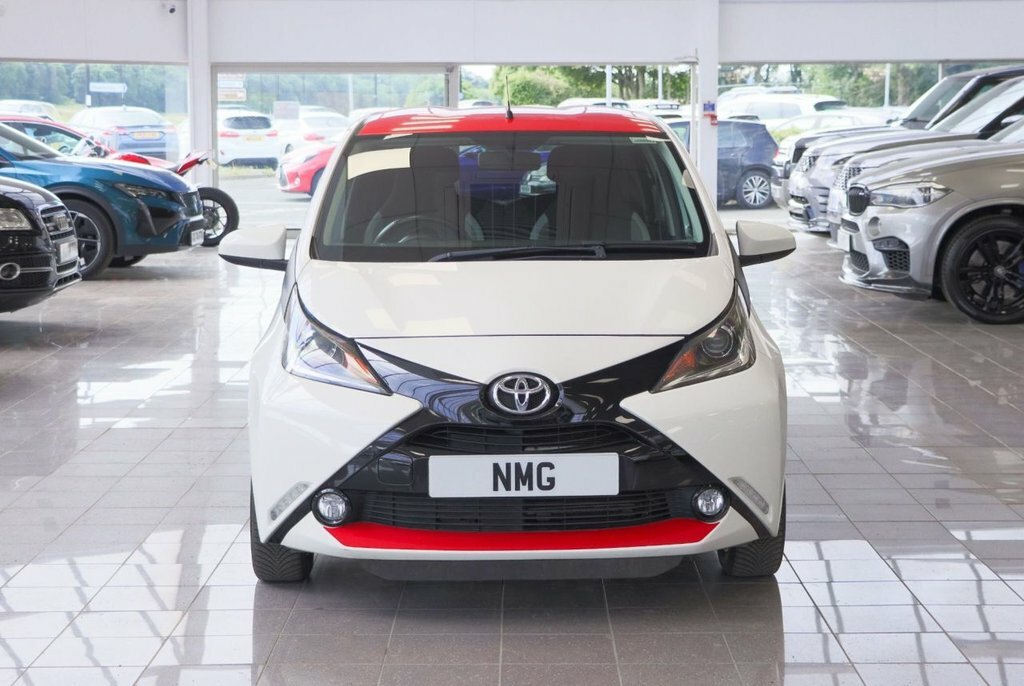 Toyota Aygo 1L X-press NU67MYP White #6