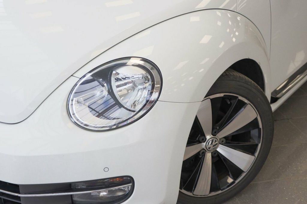 Volkswagen Beetle 2L Sport White #5
