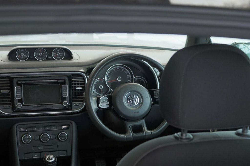 Volkswagen Beetle 2L Sport White #2
