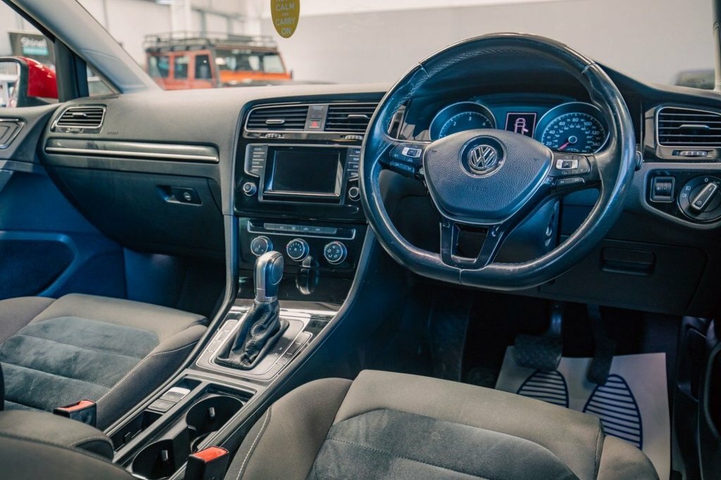 Volkswagen Golf 2L Gt Red