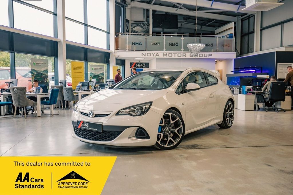 Vauxhall Astra GTC 2L Vxr White