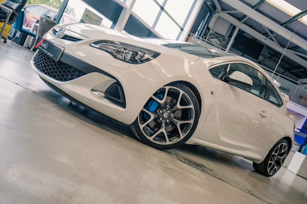 Vauxhall Astra GTC 2L Vxr White #5