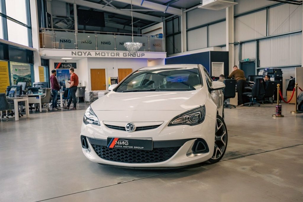 Vauxhall Astra GTC 2L Vxr White #4