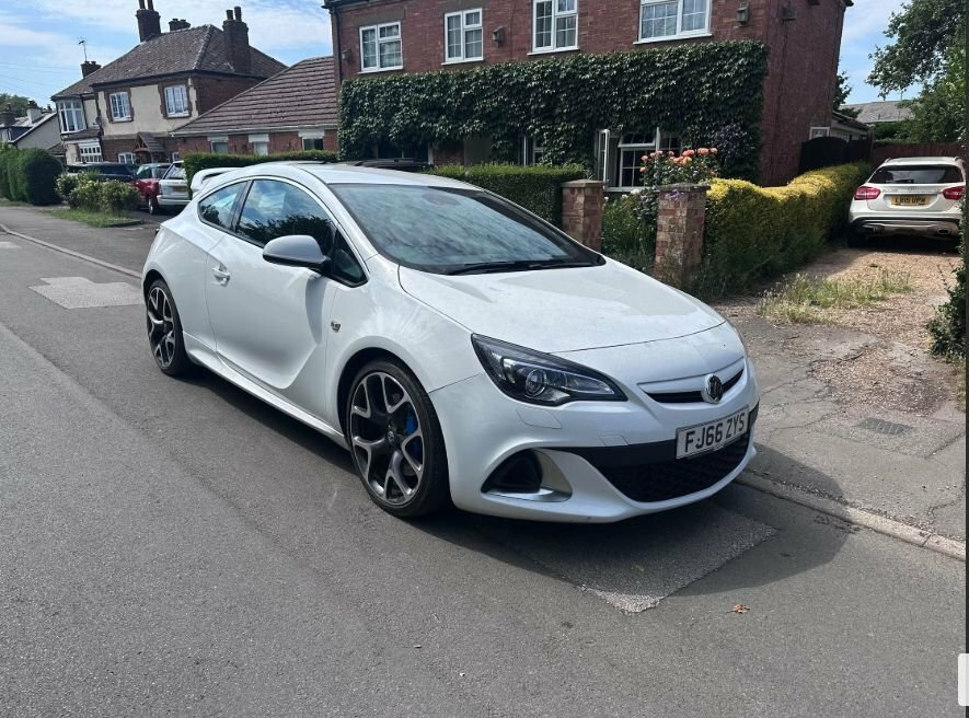 Vauxhall Astra GTC 2L Vxr White