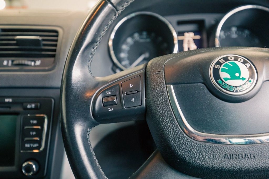 Skoda Yeti Hatchback 2.0 Beige #15