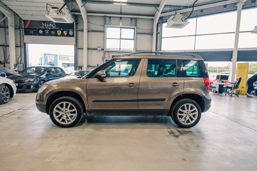 Skoda Yeti Hatchback 2.0 Beige #25