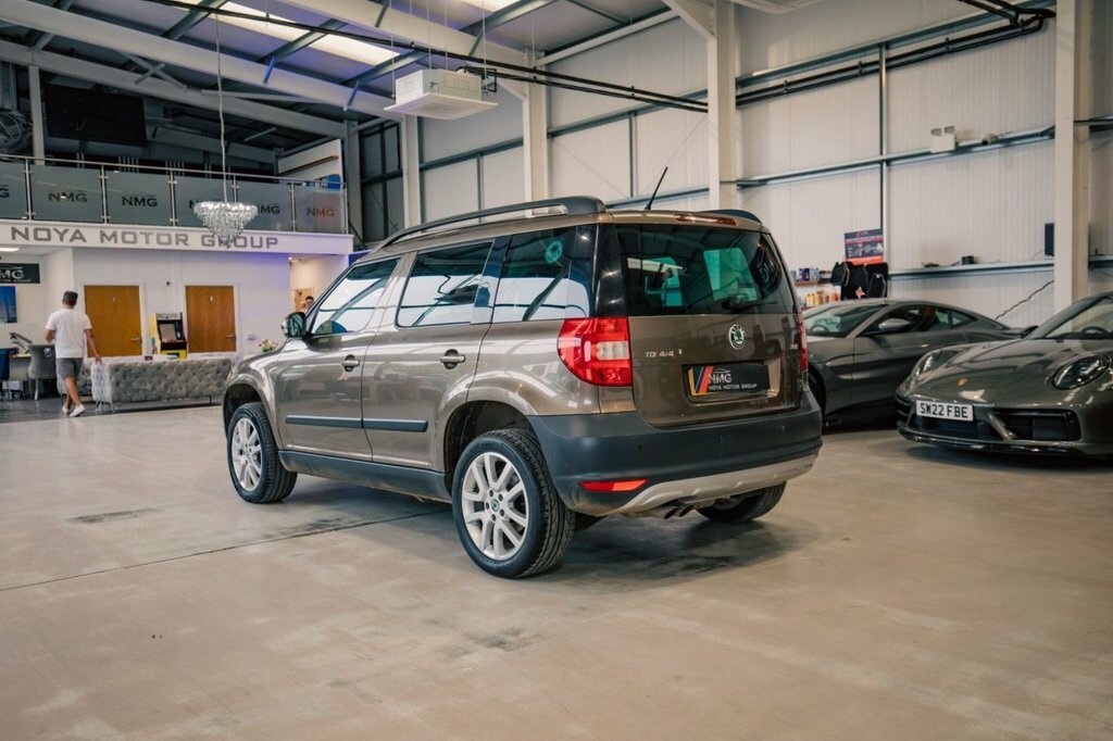 Skoda Yeti Hatchback 2.0 Beige #26