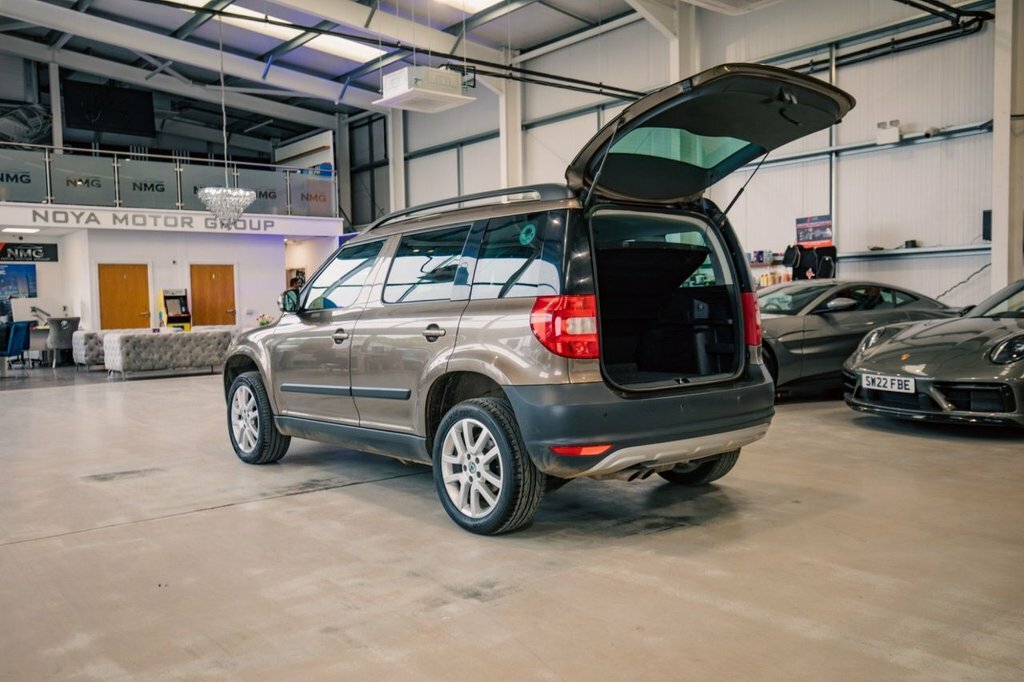 Skoda Yeti Hatchback 2.0 Beige #27