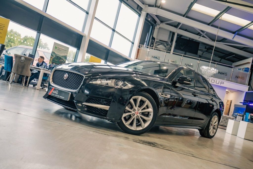 Jaguar XF 2L R-sport Black #4