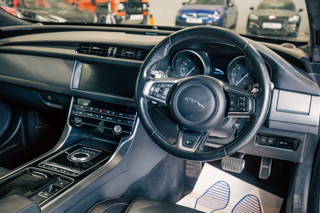 Jaguar XF 2L R-sport Black