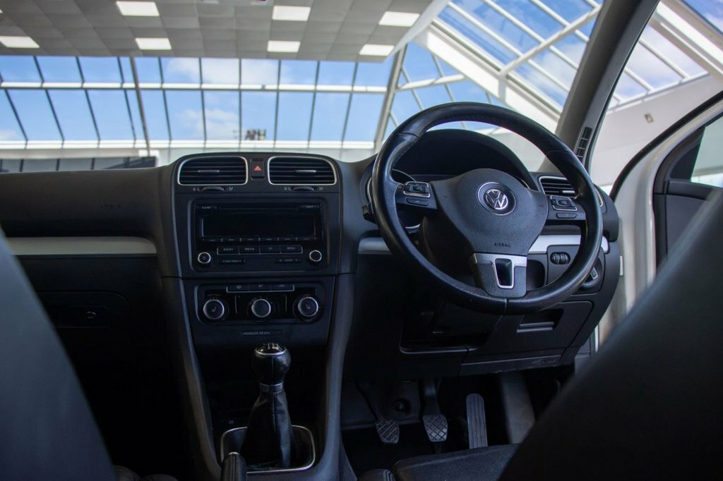Volkswagen Golf 2L Gt NL12ZDD White #2