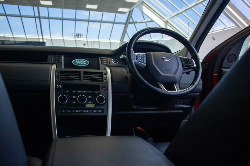 Land Rover Discovery Sport 2L Hse Black OW16PKK Red #2