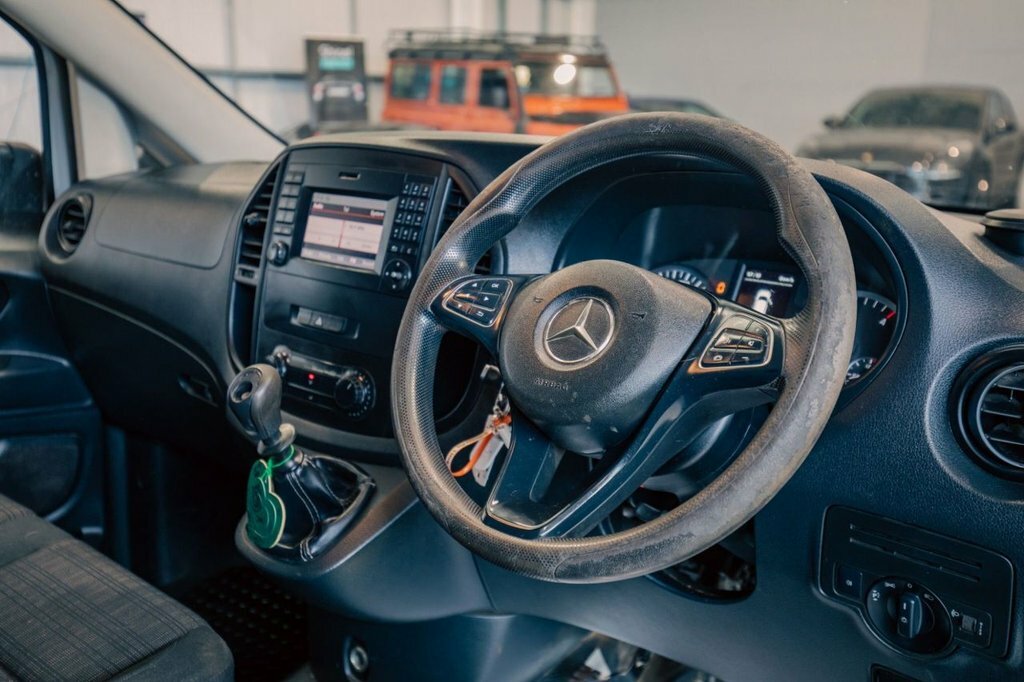 Mercedes-Benz Vito Mpv White