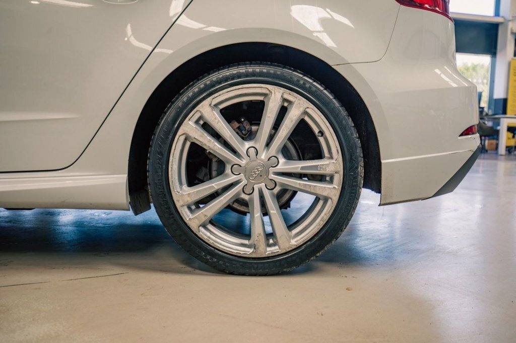 Audi A3 1.6L S Line FG66CZM White #4