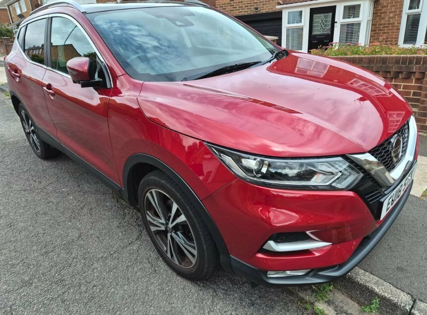 Nissan Qashqai 1.5L N-connecta Red
