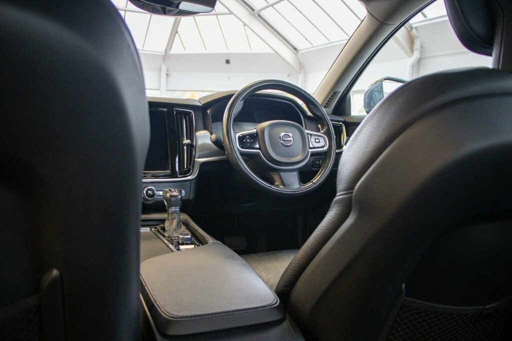 Volvo S90 2L Momentum Grey
