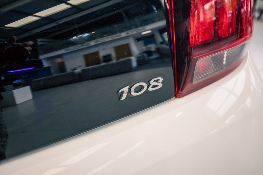 Peugeot 108 1.2L Allure White #4