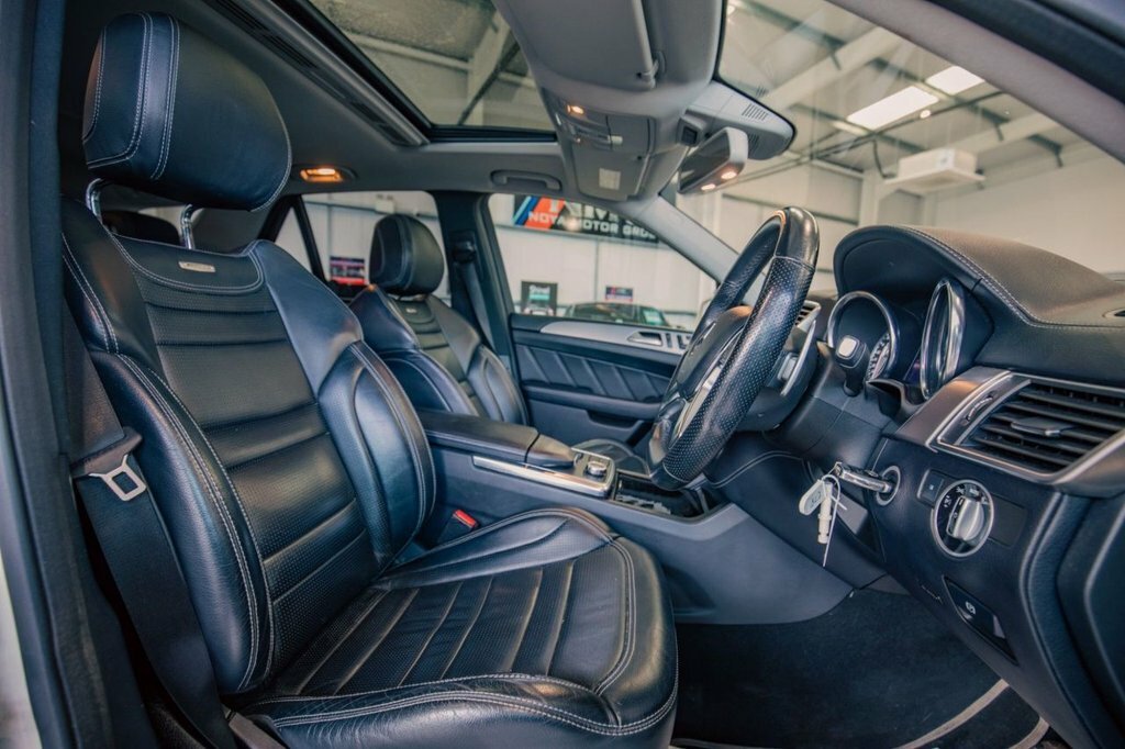 Mercedes-Benz M Class 5.5L Amg White #2