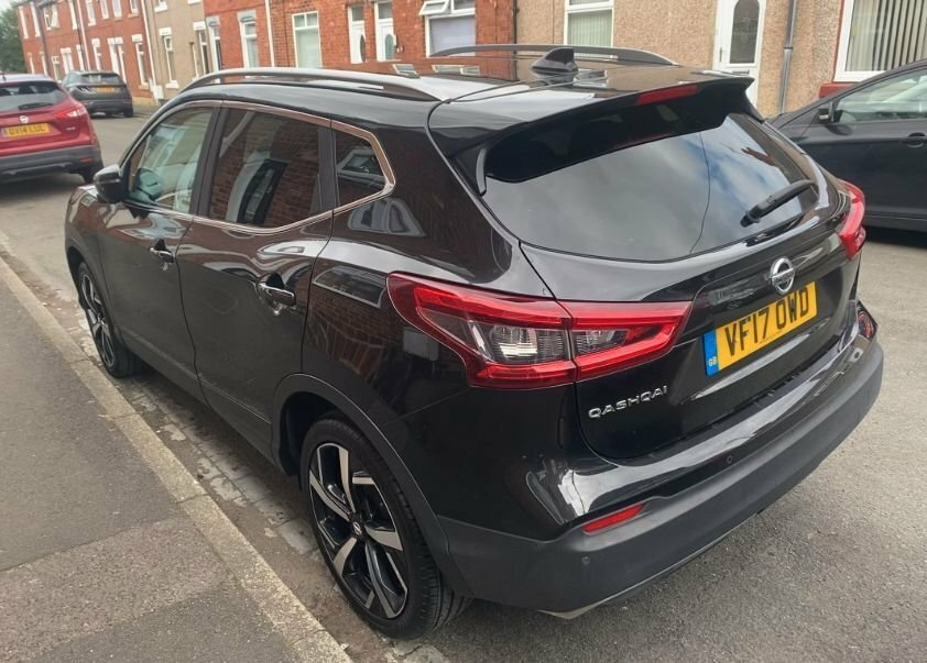 Nissan Qashqai 1.2L Tekna Black #2