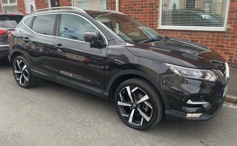 Nissan Qashqai 1.2L Tekna Black