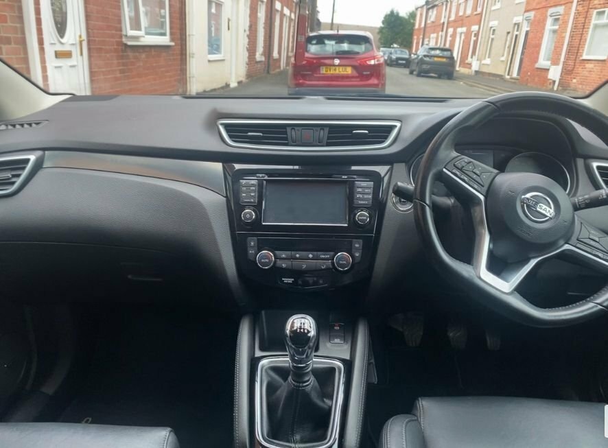Nissan Qashqai 1.2L Tekna Black #3