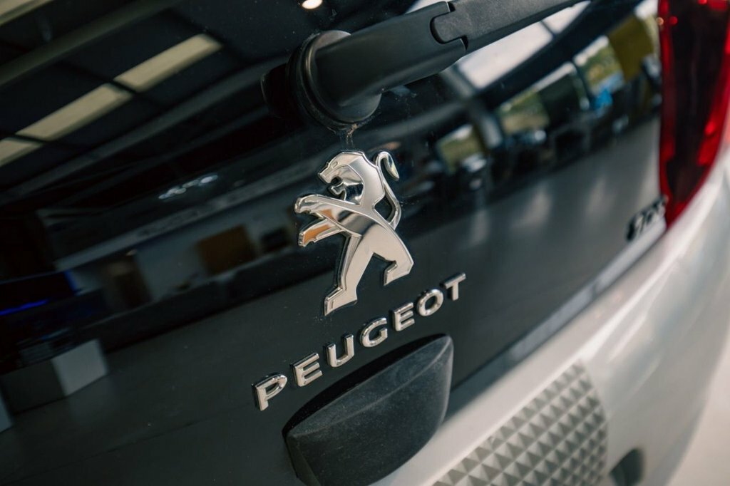 Peugeot 108 1.2L Allure Silver #4