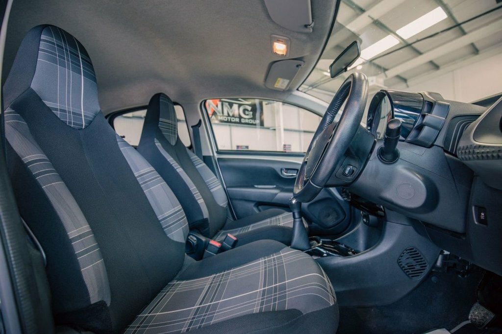Peugeot 108 1.2L Allure Silver #2