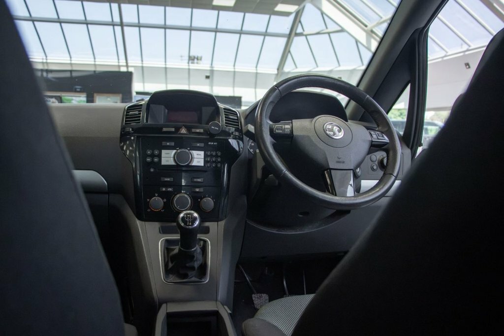 Vauxhall Zafira 1.6L Exclusiv Black #2
