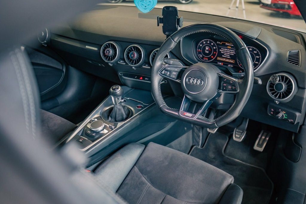 Audi TT 2L S Line White
