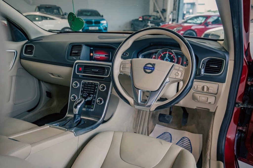 Volvo V60 2L Se Lux Nav Red