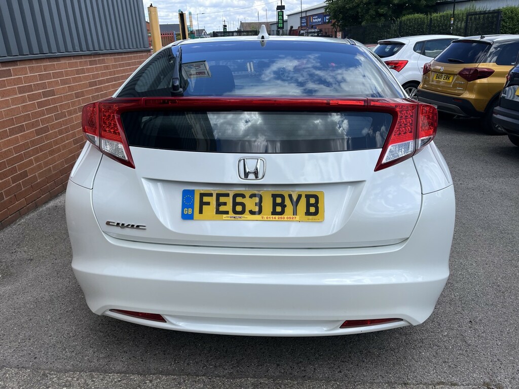 Honda Civic 1.8 I-vtec Se White #4