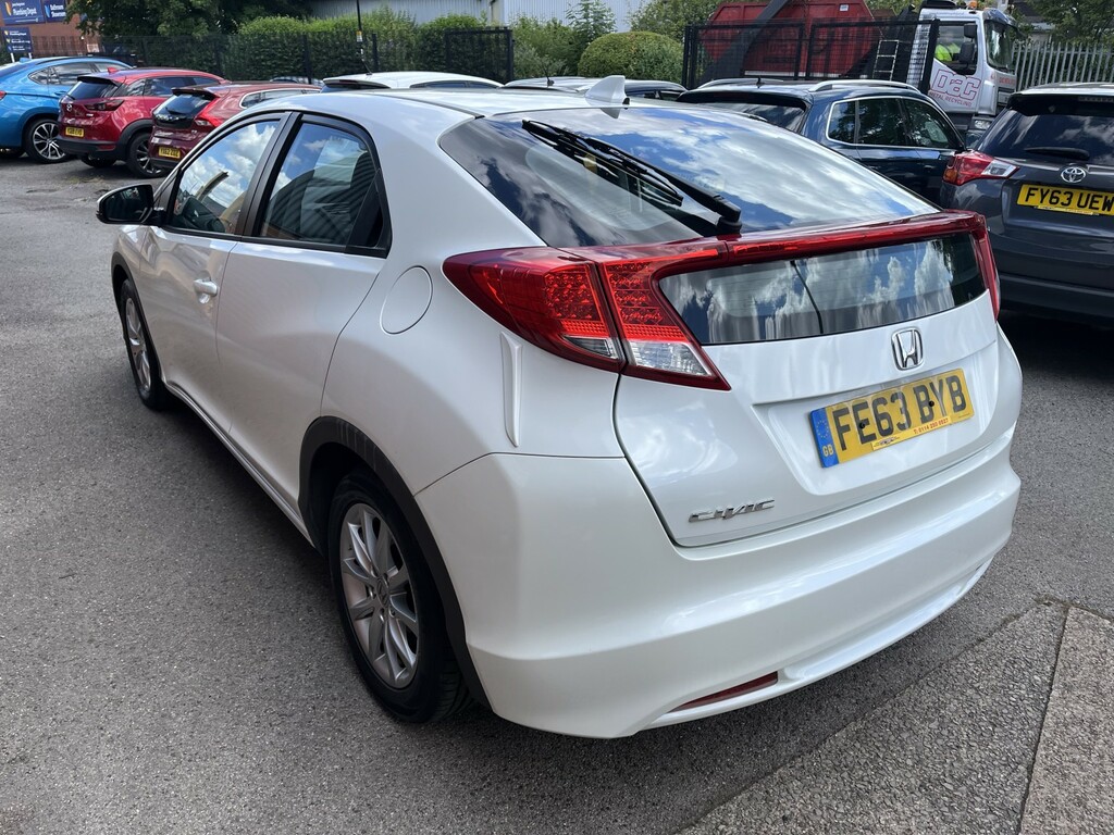 Honda Civic 1.8 I-vtec Se White #5