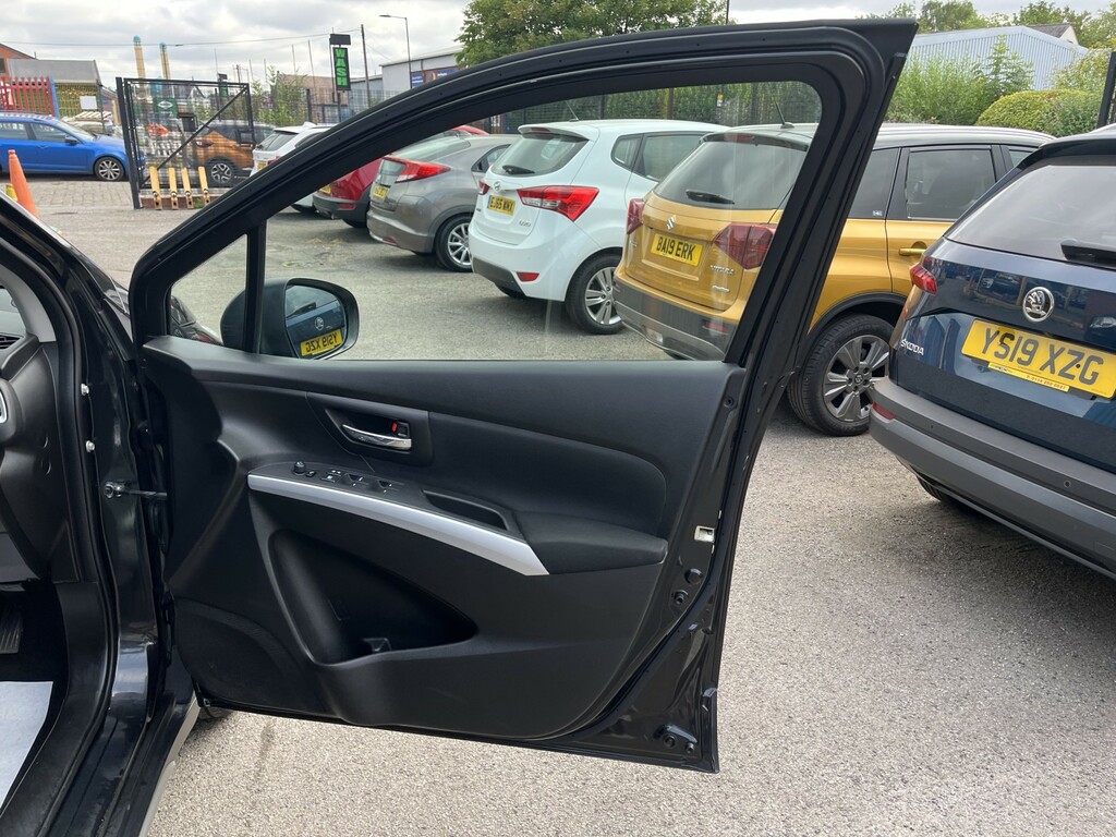 Suzuki SX4 S Cross Hatchback Silver #16