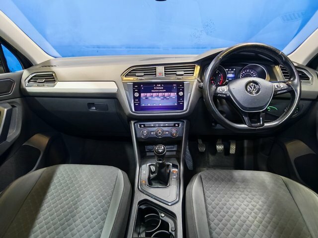 Volkswagen Tiguan Tsi Se Navigation Suv SG67WTT Black #2