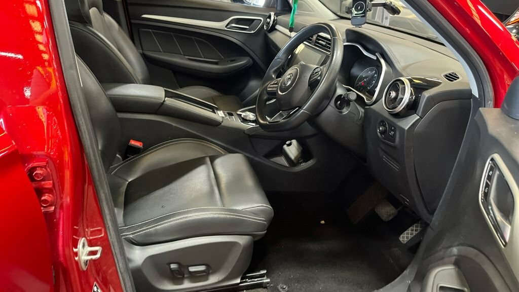 MG ZS 44.5Kwh Exclusive Suv 143 Ps Red #3