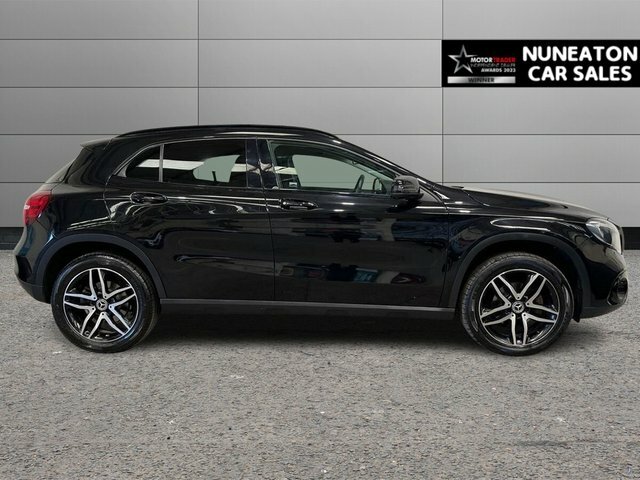 Mercedes-Benz GLA Class 1.6 Gla180 Urban Edition Suv 7G-dct Eur LX19MFP Black #2