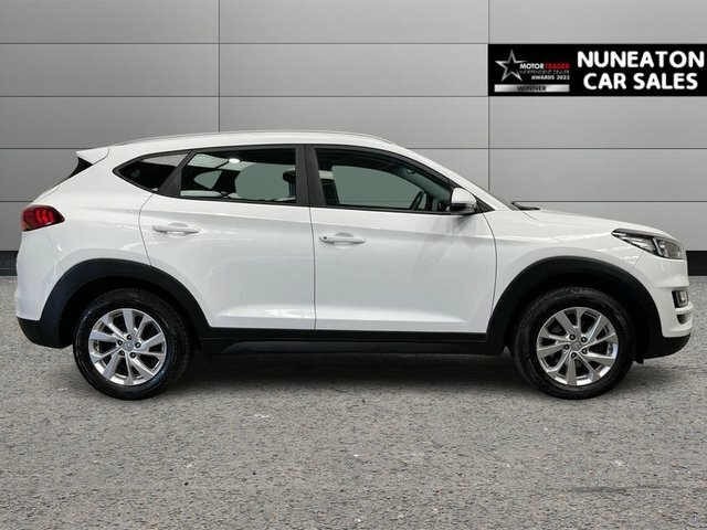 Hyundai Tucson 1.6 Gdi Se Nav Suv Euro 6 Ss RJ02PUG White #2