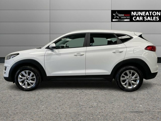 Hyundai Tucson 1.6 Gdi Se Nav Suv Euro 6 Ss RJ02PUG White #6