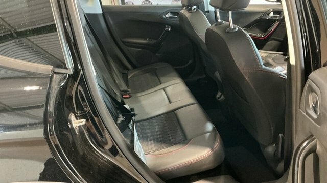 Peugeot 2008 Active White #8