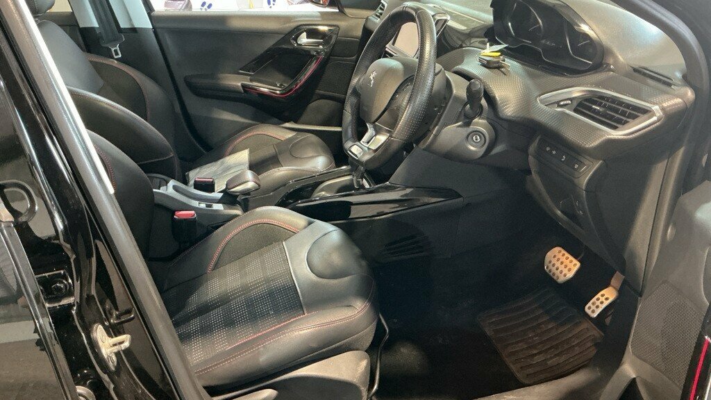 Peugeot 2008 Active White #20
