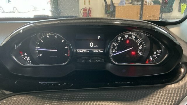 Peugeot 2008 Active White #10