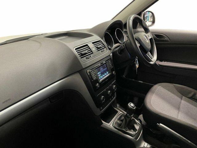 Skoda Yeti Hatchback Blue #12
