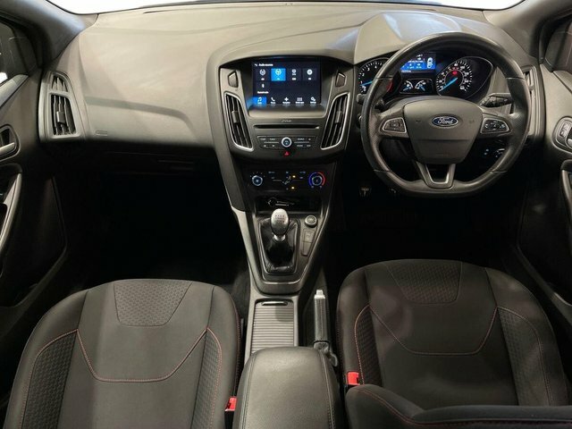 Ford Focus 1.0T Ecoboost Titanium Euro 6 Ss Black #10