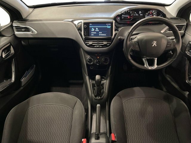 Peugeot 208 1.5 Bluehdi 100 Bhp Tech Edition  #10